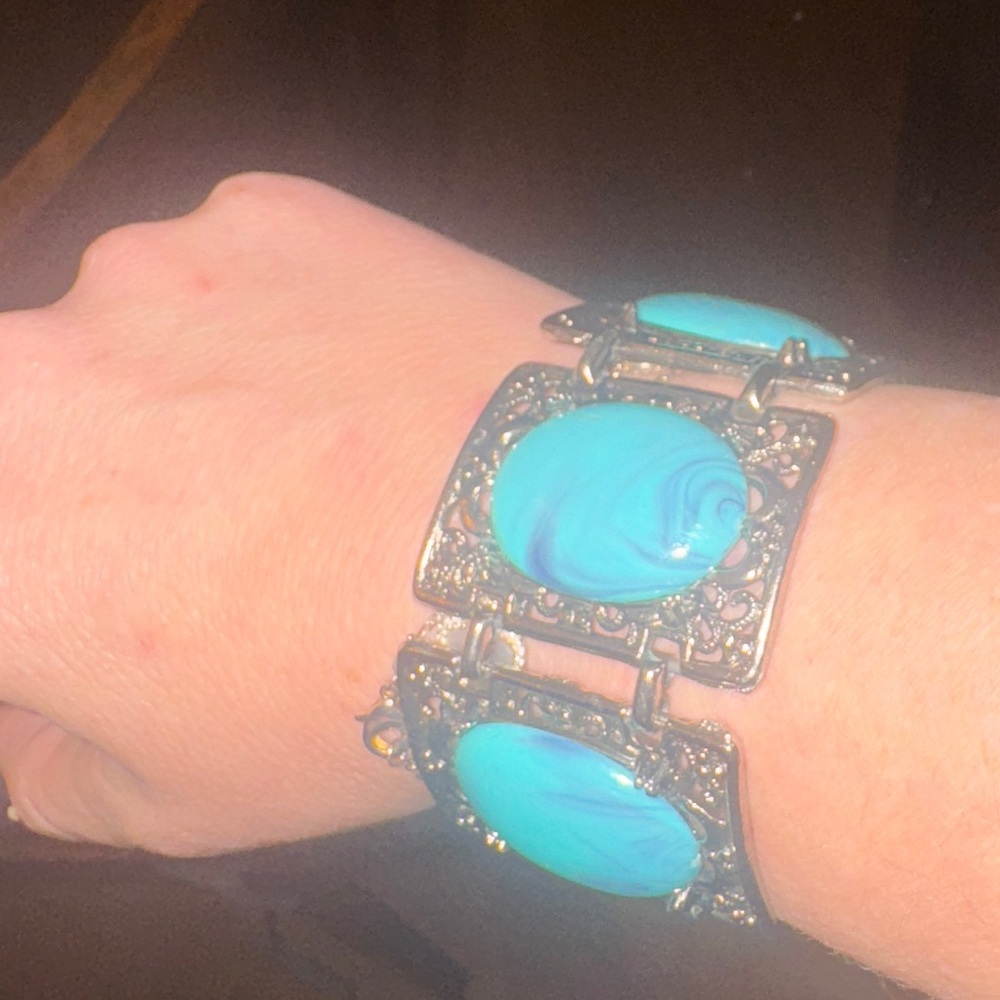 Vintage- estate sale find-Turquoise stone and silver Women's Bracelet- excellent
